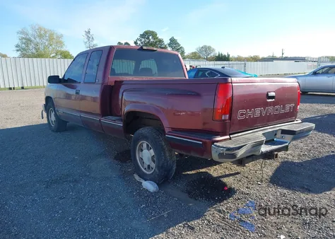 1997 Chevrolet C1500 Fleetside z USA, uszkodzony, nr VIN 2GCEC19M8V1145890